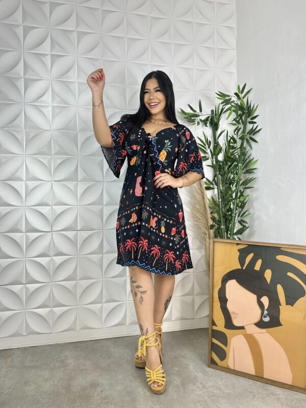 Vestido preto curto com manga slim 3